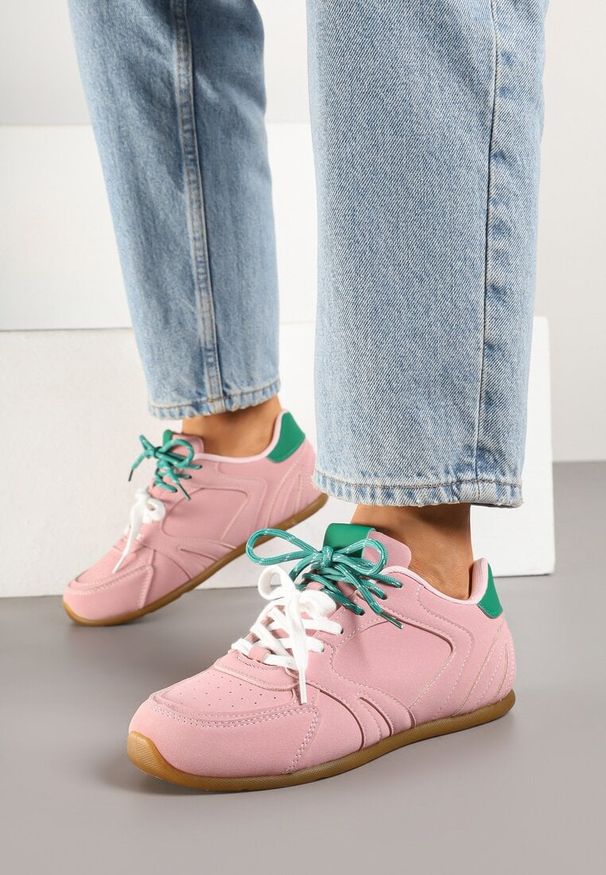 Renee - Różowe Sneakersy Ozdobione Przeszyciami i Podwójnym Sznurowaniem Telisaria. Okazja: na co dzień. Zapięcie: sznurówki. Kolor: różowy. Materiał: jeans. Wzór: aplikacja