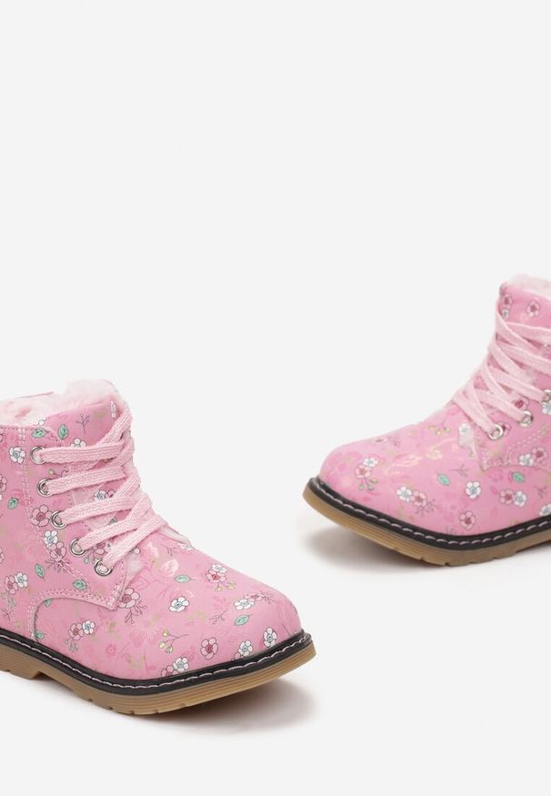 Born2be - Ciemnoróżowe Botki w Stylu Workerów Ozdobione Wzorem w Kwiatki Ninavar. Kolor: różowy. Wzór: kwiaty, aplikacja. Sezon: zima