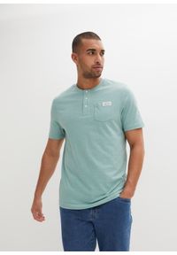 bonprix - Shirt z dekoltem henley i krótkim rękawem, w wygodnym fasonie, z czystej bawełny. Typ kołnierza: typu henley. Kolor: zielony. Materiał: bawełna. Długość rękawa: krótki rękaw. Długość: krótkie. Wzór: aplikacja