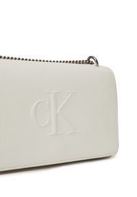 Calvin Klein Jeans Torebka Sculpted Ew Flap Conv Chain LV04K3035G Biały. Kolor: biały. Materiał: skórzane