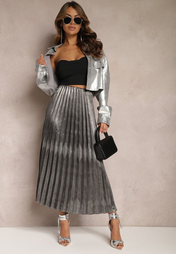Renee - Srebrna Połyskująca Spódnica Plisowana Maxi Vilira. Kolor: srebrny. Materiał: tkanina. Styl: elegancki