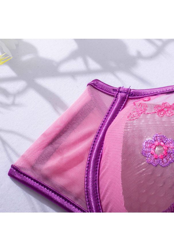 Intica - Zestaw bielizny trzyczęściowy z eleganckim wykończeniem Agnella. Kolor: fioletowy. Materiał: materiał