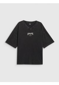 4f - 4F T-shirt oversize z nadrukiem damski - czarny S. Okazja: na co dzień. Typ kołnierza: dekolt w serek. Kolor: czarny. Materiał: materiał, dzianina. Długość rękawa: krótki rękaw. Długość: krótkie. Wzór: nadruk. Styl: vintage, sportowy, casual