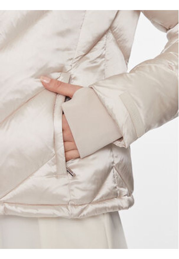 Calvin Klein Kurtka zimowa K20K207068 Biały Regular Fit. Kolor: biały. Materiał: syntetyk. Sezon: zima