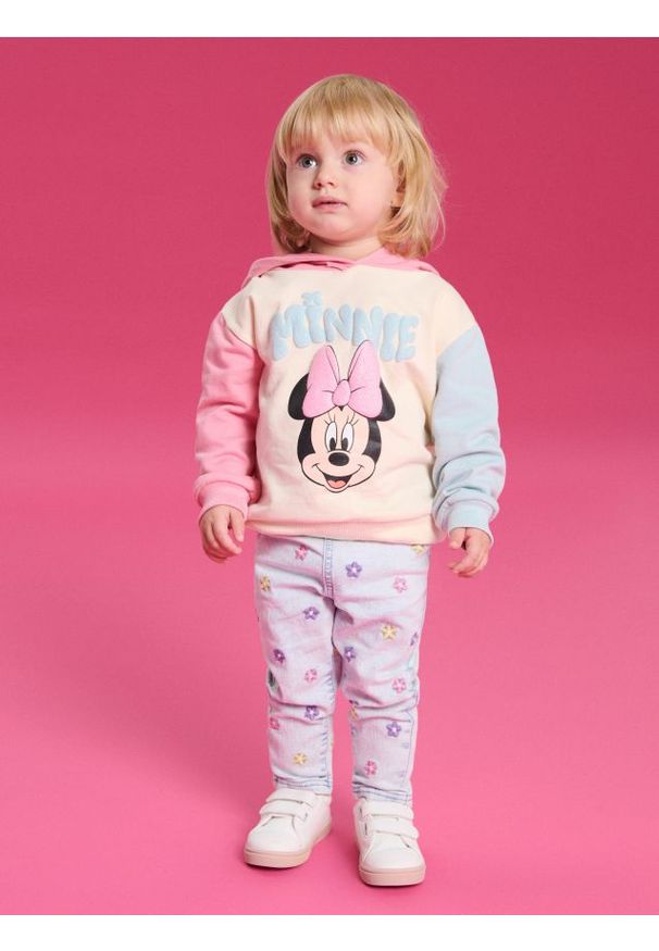 Sinsay - Bluza hoodie z nadrukiem Minnie Mouse - kremowy. Kolor: kremowy. Wzór: motyw z bajki, nadruk