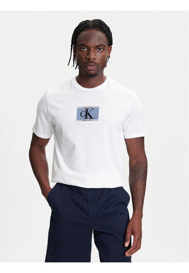 Calvin Klein T-Shirt Box Tape Graphic LV04RC854G Biały Regular Fit. Kolor: biały. Materiał: bawełna