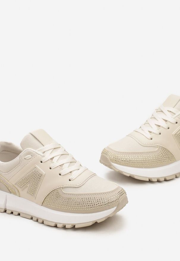 Renee - Beżowe Sneakersy Ozdobione Cyrkoniami na Podeszwie z Wycięciami Larzive. Kolor: beżowy. Wzór: aplikacja. Obcas: na płaskiej podeszwie