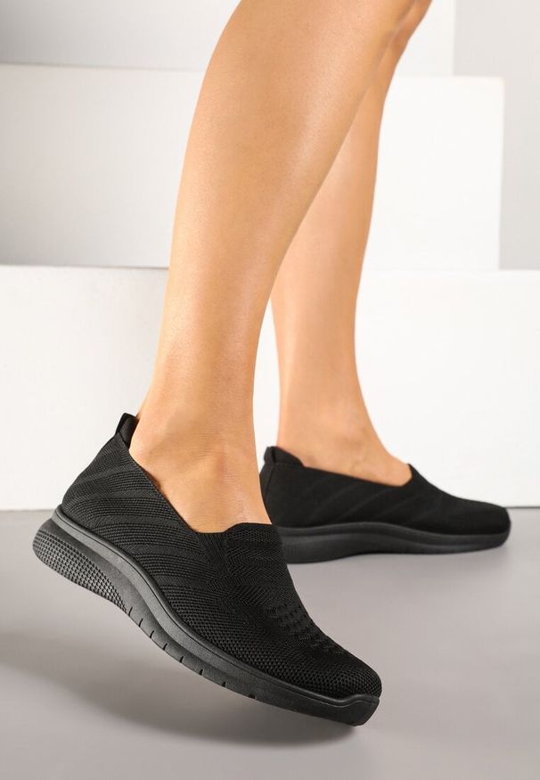 Born2be - Czarne Tenisówki z Elastyczną Cholewką Tunessa. Okazja: na co dzień. Zapięcie: bez zapięcia. Kolor: czarny. Materiał: jeans. Szerokość cholewki: normalna. Styl: casual
