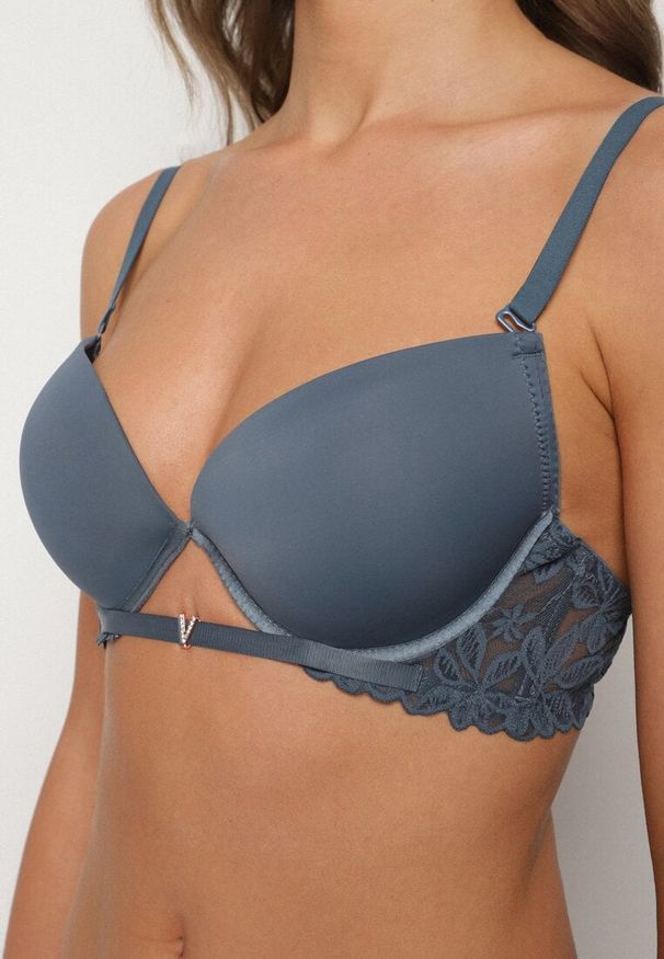 Renee - Granatowy Biustonosz Push-Up z Koronką i Wycięciem z Przodu Sariaris. Kolor: niebieski. Materiał: koronka. Rodzaj stanika: push-up. Wzór: koronka