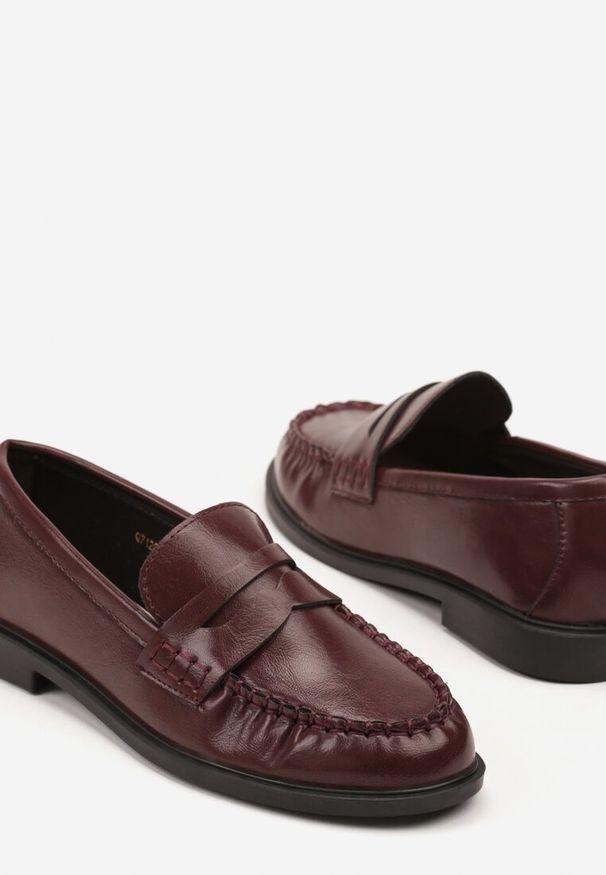 Renee - Bordowe Mokasyny Vices z Marszczeniem i Wkładką ze Skóry Naturalnej Mestia. Okazja: na co dzień. Kolor: czerwony. Materiał: skóra. Styl: elegancki, casual, klasyczny