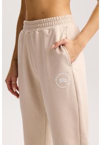 ROUGH RADICAL - Damskie spodnie dresowe Rough Radical Cotton Active Joggers. Kolor: beżowy. Materiał: dresówka