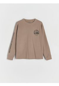 Reserved - Longsleeve z nadrukiem - beżowy. Kolor: beżowy. Materiał: dzianina, bawełna. Długość rękawa: długi rękaw. Wzór: nadruk