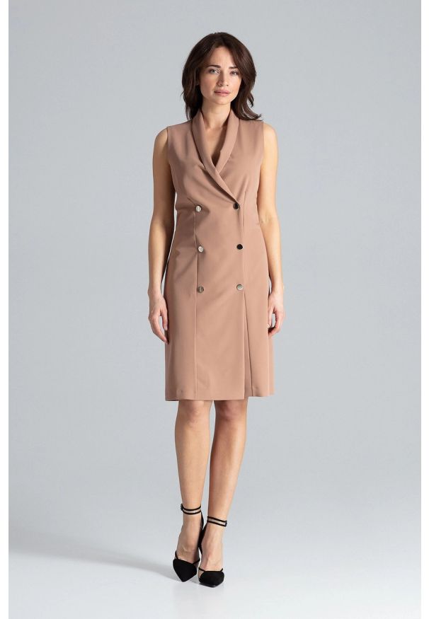 Sukienki.shop - Elegancka żakietowa sukienka z kopertowym dekoltem bezowa. Okazja: na spotkanie biznesowe, do pracy. Kolor: zielony. Typ sukienki: kopertowe. Styl: elegancki. Długość: midi