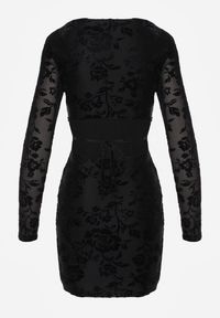 Born2be - Czarna Dopasowana Sukienka VICES z Wiązaniem i Welurowym Wzorem Thessadenah. Typ kołnierza: dekolt kwadratowy. Kolor: czarny. Materiał: welur. Typ sukienki: oversize. Styl: elegancki, klasyczny #4