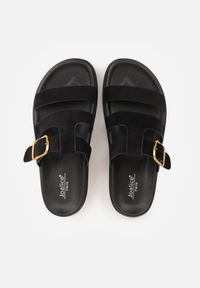 Renee - Czarne Klapki Ozdobione Geometrycznymi Paskami i Metaliczną Klamrą Hossei. Okazja: na co dzień. Kolor: czarny. Materiał: jeans. Wzór: geometria, aplikacja. Styl: casual, elegancki #8