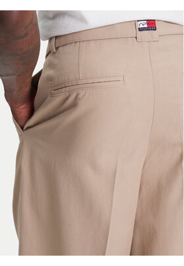 TOMMY HILFIGER - Tommy Hilfiger Spodnie materiałowe F1 Movie Public MW0MW41373 Beżowy Straight Fit. Kolor: beżowy. Materiał: bawełna