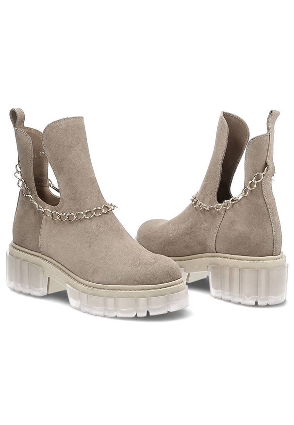 Botki damskie Lemar, miękka zamszowa cholewka masywna podeszwa z transparentnym akcentem i wycięcem po bokach, taupe, 30065-W. Kolor: beżowy. Materiał: zamsz, skóra. Szerokość cholewki: normalna. Sezon: zima, jesień. Styl: elegancki