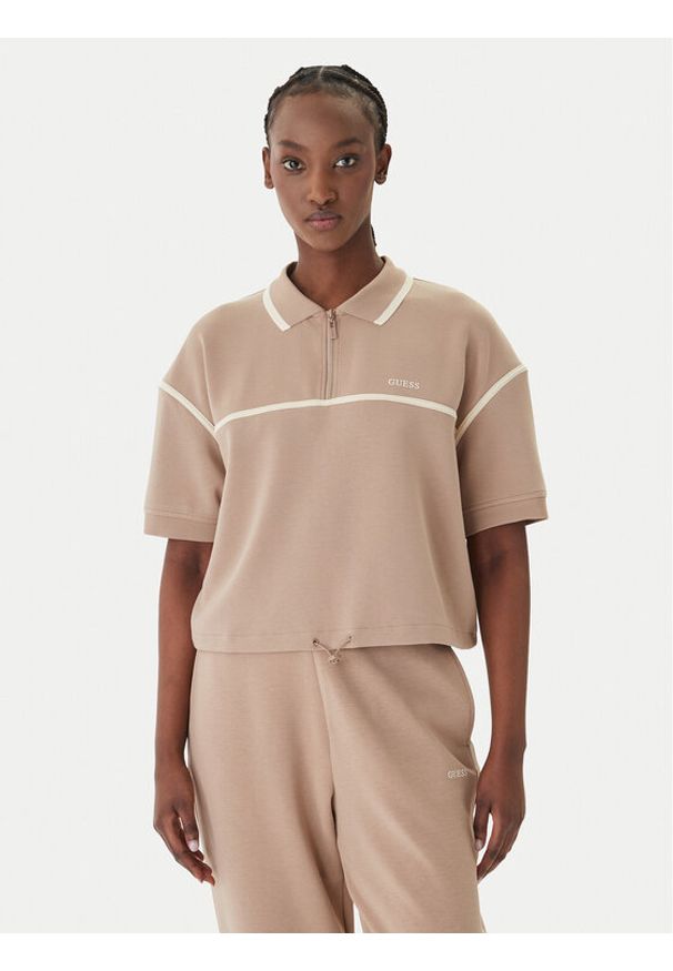 Guess Polo V6GP01 K2945 Beżowy Oversize. Typ kołnierza: polo. Kolor: beżowy. Materiał: syntetyk