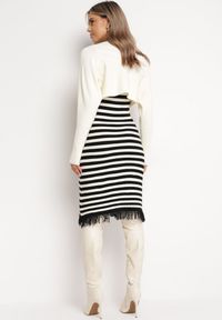 Born2be - Jasnobeżowy 2-Częściowy Komplet Midi Sukienka w Paski z Frędzlami i Krótki Kardigan z Cyrkoniami Emoncja. Kolor: beżowy. Wzór: paski #3