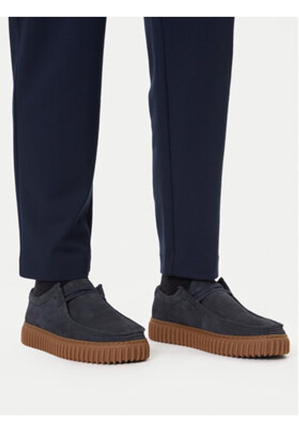 Clarks Mokasyny Torhill Lo 26179708 Granatowy. Kolor: niebieski. Materiał: skóra, zamsz