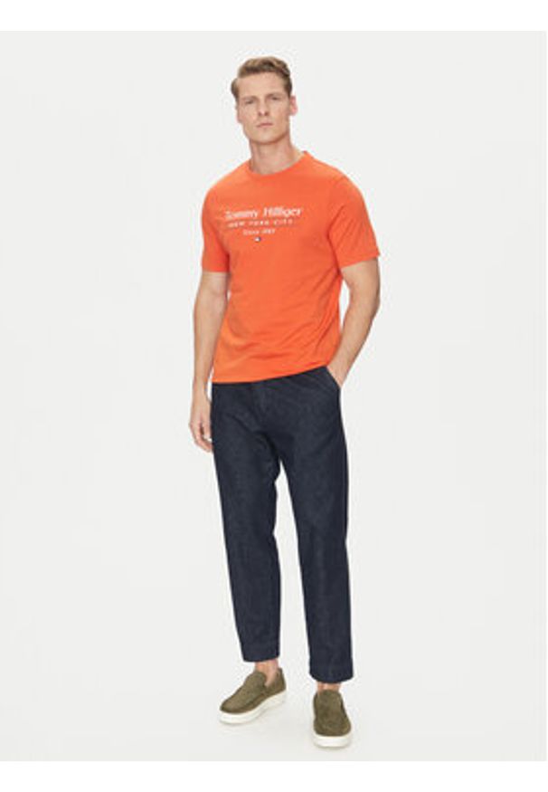 TOMMY HILFIGER - Tommy Hilfiger T-Shirt Center Stack MW0MW38621 Pomarańczowy Regular Fit. Kolor: pomarańczowy. Materiał: bawełna