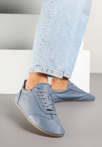 Born2be - Niebieskie Klasyczne Tenisówki z Ekoskóry Verianns. Okazja: na co dzień. Nosek buta: okrągły. Zapięcie: sznurówki. Kolor: niebieski. Materiał: jeans. Styl: klasyczny #6