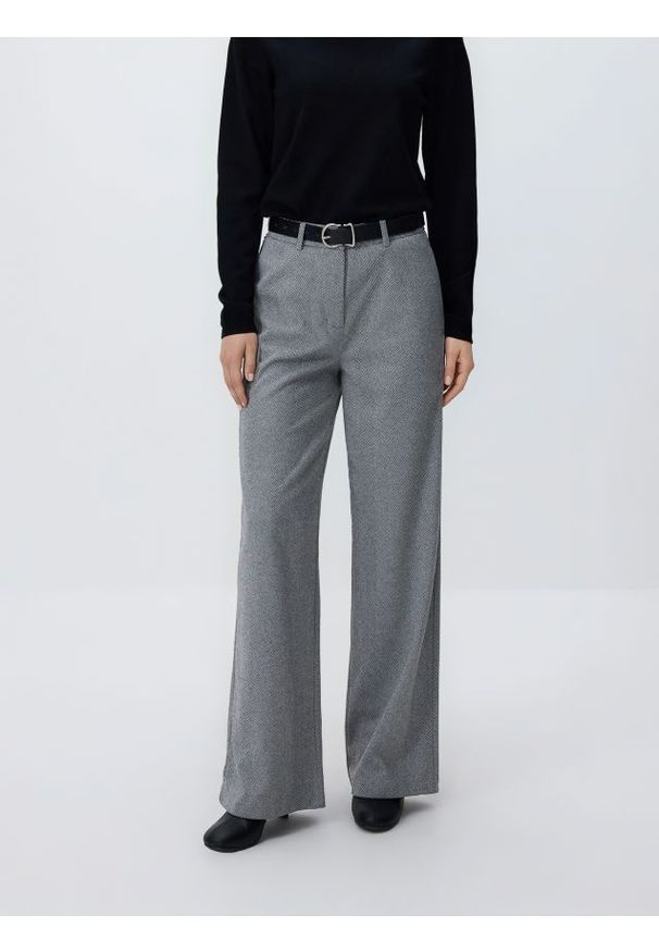 Reserved - Spodnie z paskiem - ciemnoszary. Kolor: szary. Materiał: dzianina