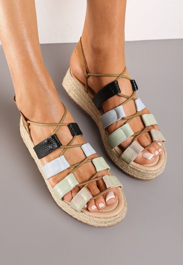 Born2be - Zielone Sandały na Grubej Plecionej Podeszwie ze Sprzączką Princa. Zapięcie: sprzączka. Kolor: zielony. Obcas: na obcasie. Wysokość obcasa: średni