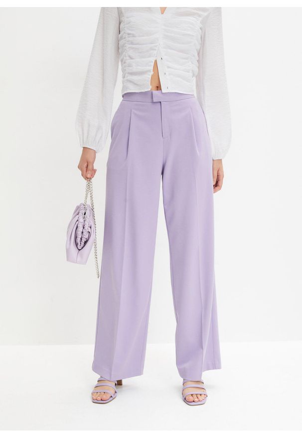 bonprix - Spodnie z zakładkami z wygodnym pasem. Kolor: fioletowy. Materiał: poliester. Styl: elegancki