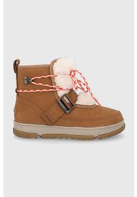 Ugg - UGG Śniegowce zamszowe Classic Weather Hiker kolor brązowy. Nosek buta: okrągły. Zapięcie: sznurówki. Kolor: brązowy. Materiał: zamsz