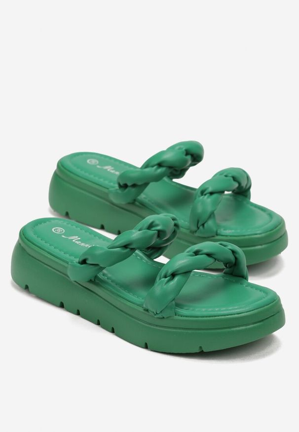 Born2be - Zielone Klapki na Grubej Podeszwie z Ozdobnymi Paskami Laphne. Kolor: zielony