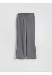 Reserved - Spodnie z paskiem - jasnoszary. Kolor: szary. Materiał: tkanina, wiskoza. Wzór: gładki #1