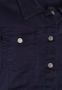 Born2be - Granatowa Bawełniana Kurtka Jeansowa Perimea. Kolor: niebieski. Materiał: bawełna, jeans #8