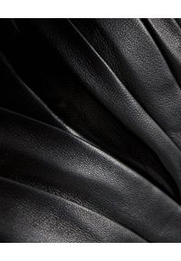 Balmain - BALMAIN - Krótka skórzana sukienka. Kolor: czarny. Materiał: skóra. Długość rękawa: na ramiączkach. Długość: mini #5