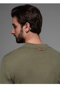 Ombre Clothing - Sweter męski z wiskozą i rozpinanym dekoltem – oliwkowy V1 - Rozmiar: XXL. Typ kołnierza: kołnierzyk stójkowy. Kolor: oliwkowy. Materiał: wiskoza. Wzór: gładki, aplikacja, ze splotem. Styl: elegancki #5