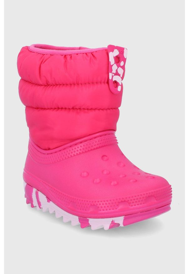 Crocs Śniegowce dziecięce kolor różowy. Nosek buta: okrągły. Kolor: różowy. Materiał: guma