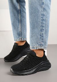 Renee - Czarne Siateczkowe Sneakersy Ozdobione Metaliczną Nicią Loreldi. Okazja: na co dzień. Kolor: czarny. Materiał: jeans. Wzór: aplikacja #6