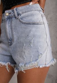 Renee - Niebieskie Szorty Jeansowe z Bawełną High Waist z Brokatem i Przetarciami Amatonice. Okazja: na spacer. Stan: podwyższony. Kolor: niebieski. Materiał: bawełna, jeans. Sezon: lato #6