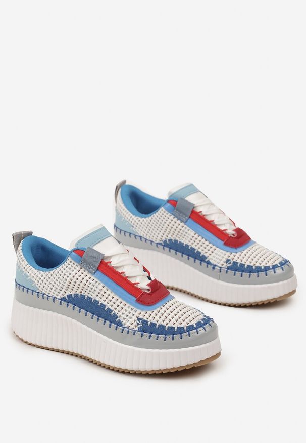 Born2be - Biało-Niebieskie Sneakersy z Patchworkową Cholewką i Tłoczoną Platformą Geridia. Kolor: biały. Szerokość cholewki: normalna. Obcas: na platformie