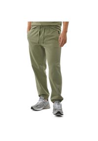 Spodnie dresowe New Balance MP23551OLF - zielone. Kolor: zielony. Materiał: dresówka