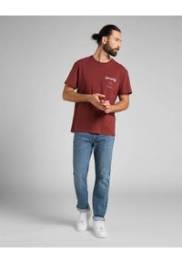 Lee - LEE SS CANT BUSTEM TEE MĘSKI T-SHIRT KOSZULKA NADRUK FIRED BRICK L60YFETM 112140374. Wzór: nadruk #2