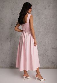 Renee - Różowa Retro Sukienka z Bawełny i Wiskozy w Kropki o Rozkloszowanym Kroju Phrithoe. Okazja: na co dzień. Typ kołnierza: dekolt kwadratowy. Kolor: różowy. Wzór: kropki. Typ sukienki: rozkloszowane, proste. Materiał: wiskoza, bawełna. Długość rękawa: bez rękawów. Sezon: lato. Styl: retro #6