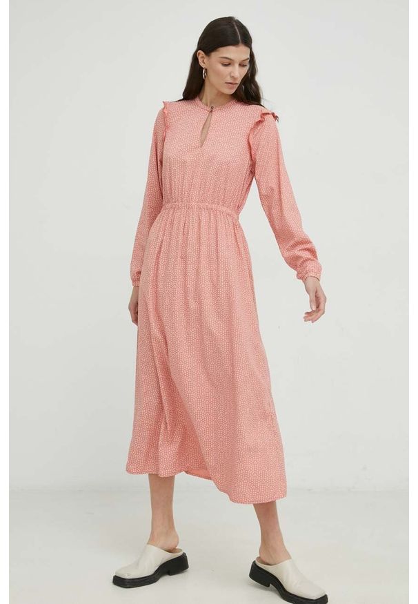 Mustang sukienka kolor pomarańczowy maxi rozkloszowana. Kolor: pomarańczowy. Materiał: tkanina. Typ sukienki: rozkloszowane. Długość: maxi