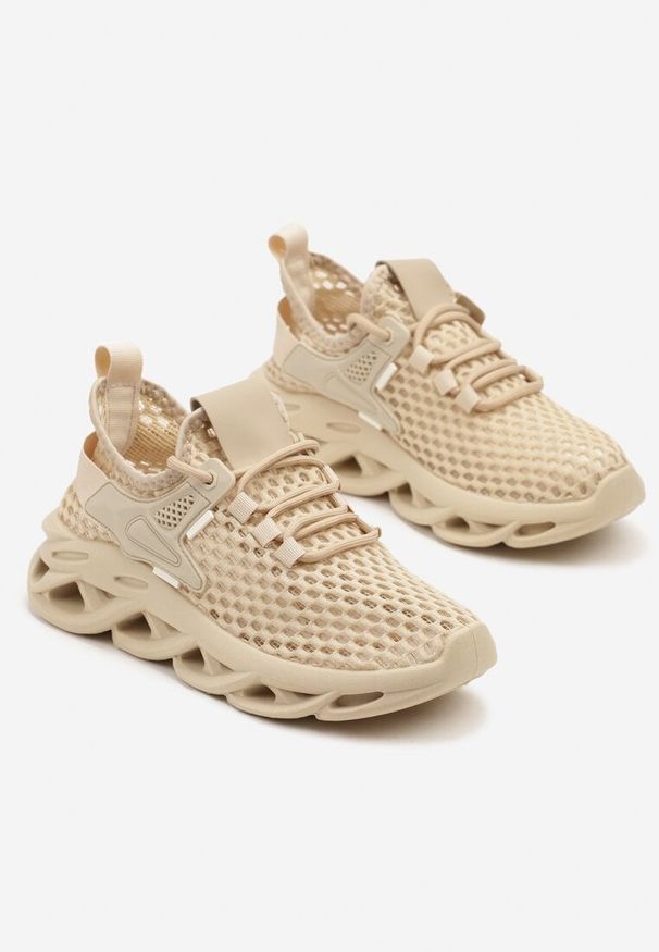 Born2be - Ciemnobeżowe Siateczkowe Buty Sportowe Sneakersy na Grubej Tłoczonej Podeszwie Telarienna. Okazja: na co dzień, na spacer. Kolor: beżowy. Materiał: jeans. Sezon: lato. Sport: turystyka piesza