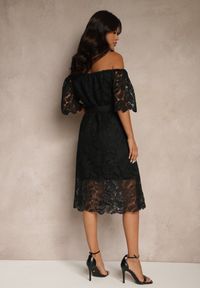 Renee - Czarna Sukienka z Bawełną z Paskiem z Klamrą Perełkami i Cyrkoniami Neralisse. Kolor: czarny. Materiał: bawełna. Styl: klasyczny, elegancki