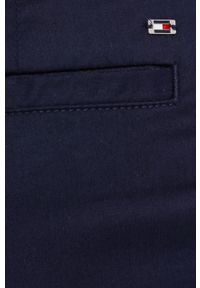 TOMMY HILFIGER - Tommy Hilfiger spodnie damskie kolor granatowy fason chinos medium waist. Kolor: niebieski