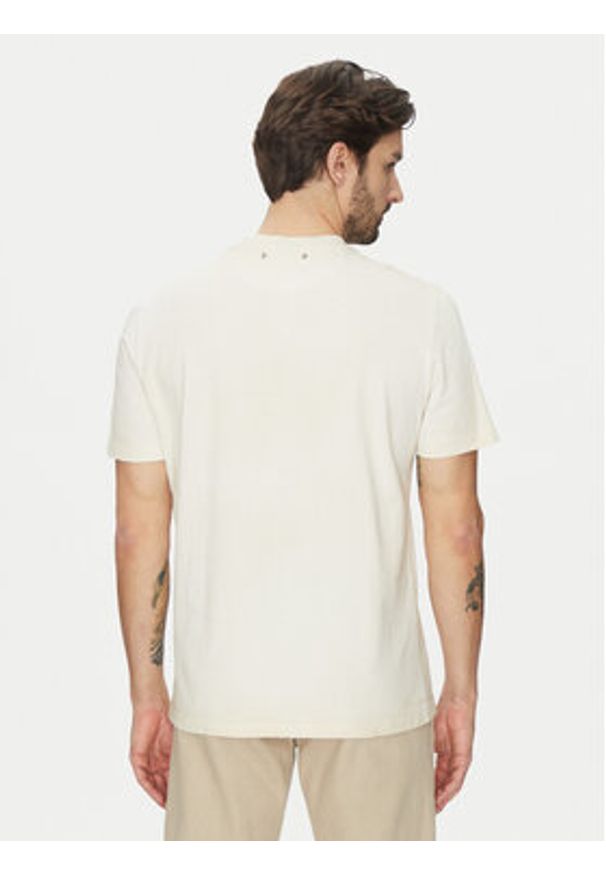 GOLDEN GOOSE - Golden Goose T-Shirt GMP01220.P001642 Écru Regular Fit. Materiał: bawełna