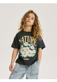 Reserved - Luźny t-shirt z nadrukiem - ciemnoszary. Kolor: szary. Materiał: bawełna. Wzór: nadruk