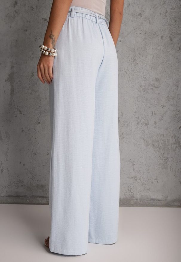 Renee - Niebieskie Spodnie Szerokie z Dodatkiem Bawełny High Waist z Metaliczną Klamrą Azaerixis. Okazja: na co dzień. Stan: podwyższony. Kolor: niebieski. Materiał: bawełna. Styl: casual