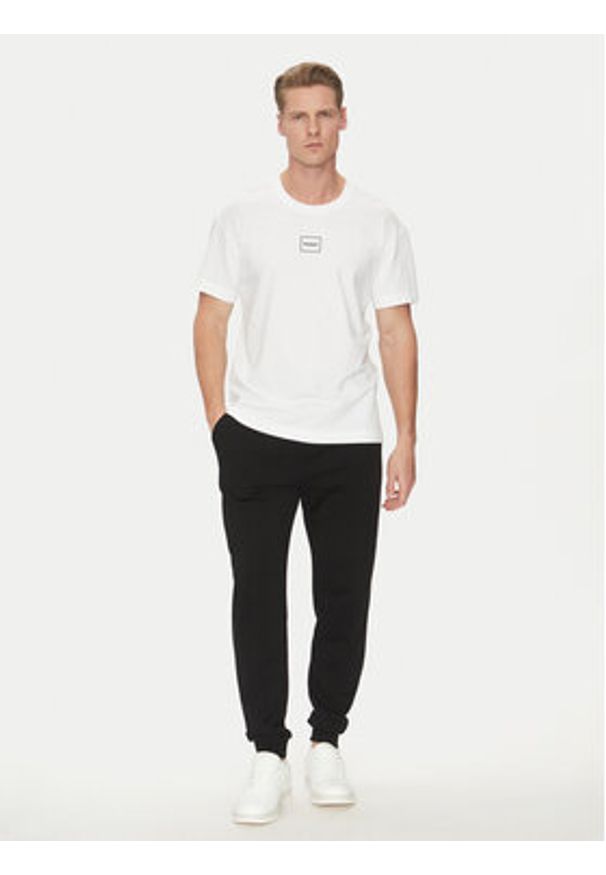 Hugo - HUGO T-Shirt Laze 50525236 Biały Regular Fit. Kolor: biały